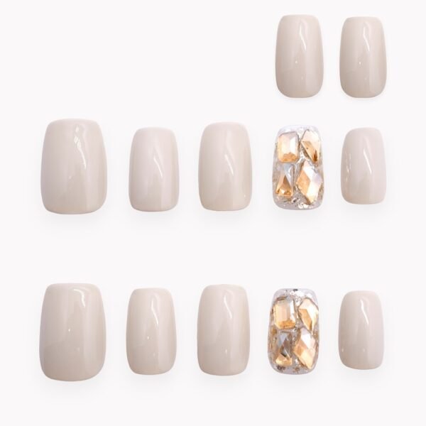 Court Carre Creme 10 Ongles 2 Ongles Brillants