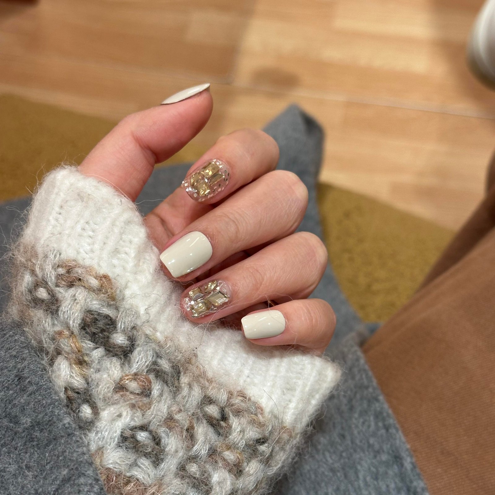 Court Carré - Crème - 10 Ongles + 2 Ongles Brillants