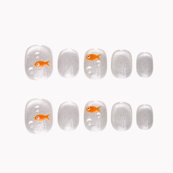 Court carre rond velours blanc ou bleu petit poisson orange 01 1000 rotated