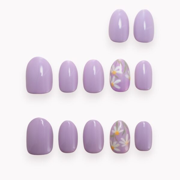 court oval 10 ongles 2 ongles fleur sur violet lavande