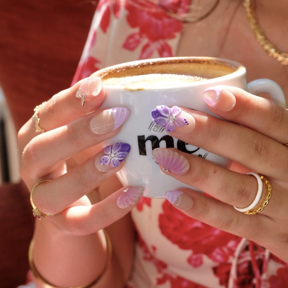 Medium Almond - Lavender Dream