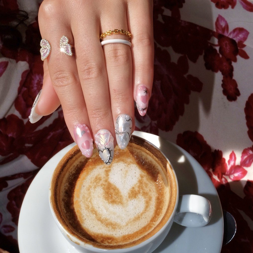 Medium Almond - Bubble Love