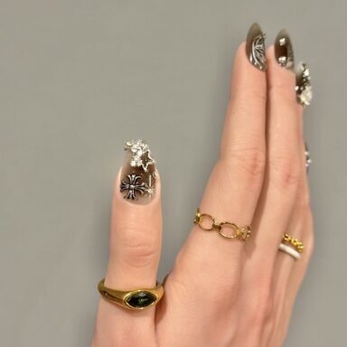 Medium Almond - Black Aurora 4 image01106